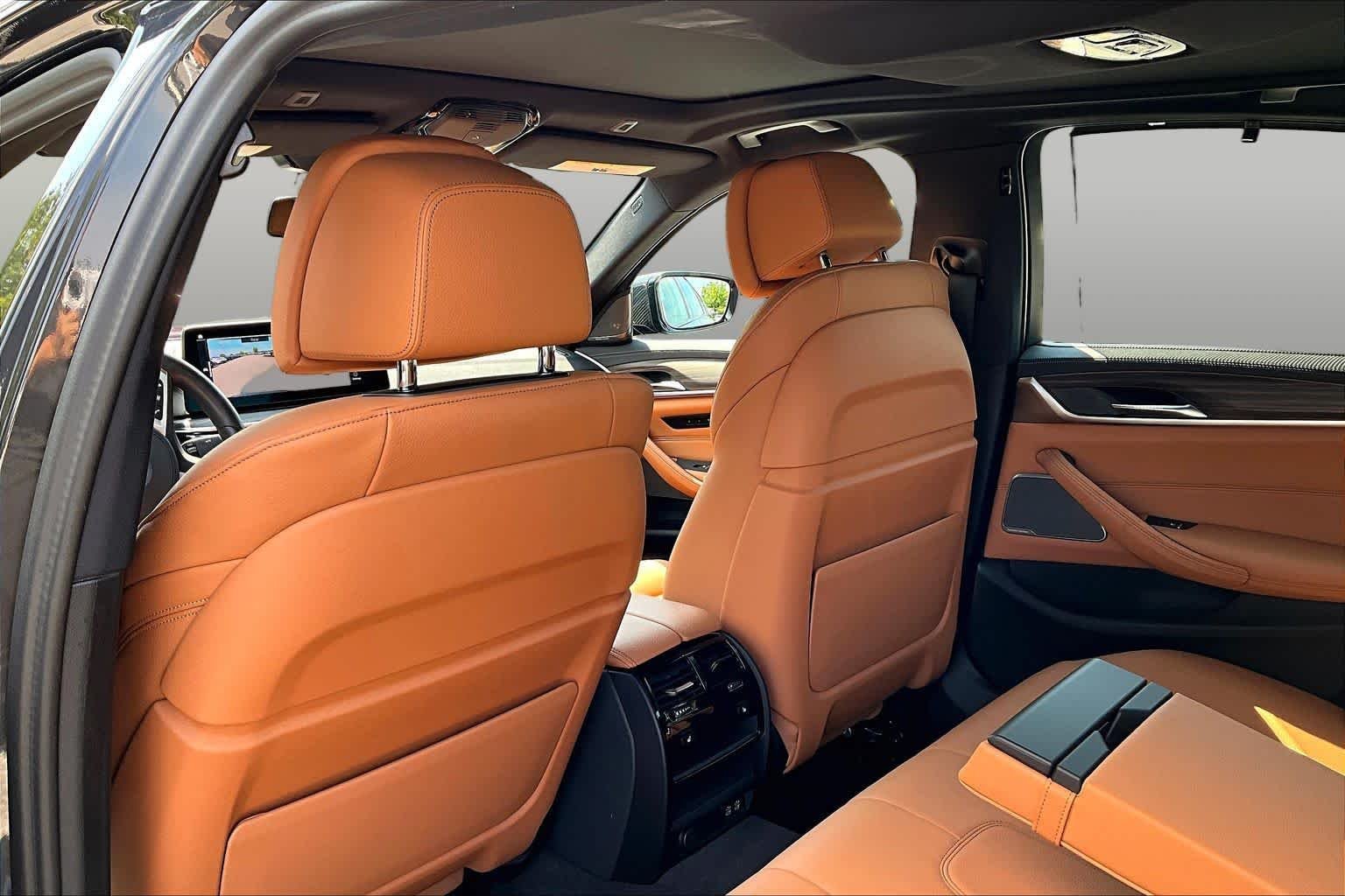 2023 BMW 5 Series M550i - Photo 22