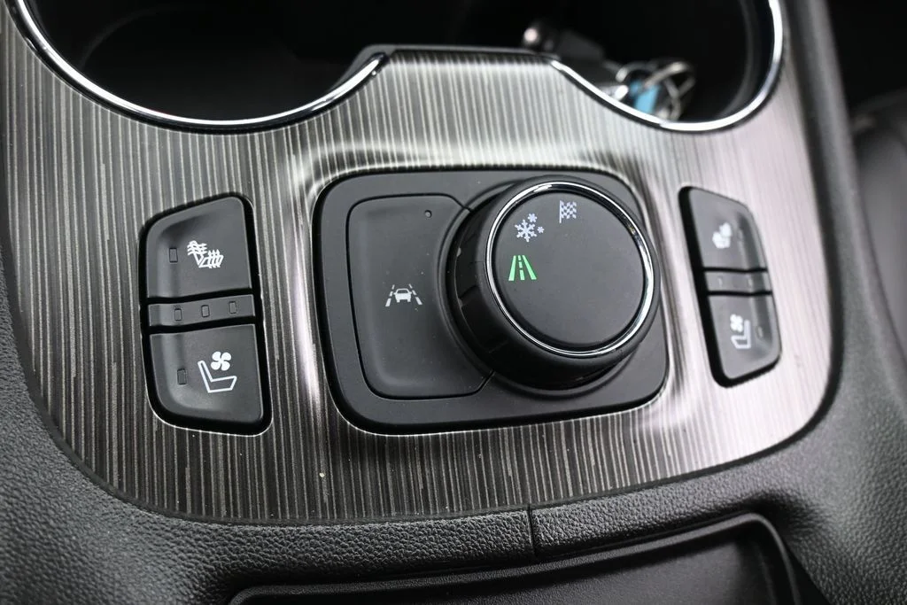Used 2023 Sterling Metallic GMC SLT image 32