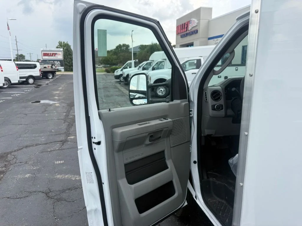 New 2027 Oxford White Ford E-450 DRW image 13
