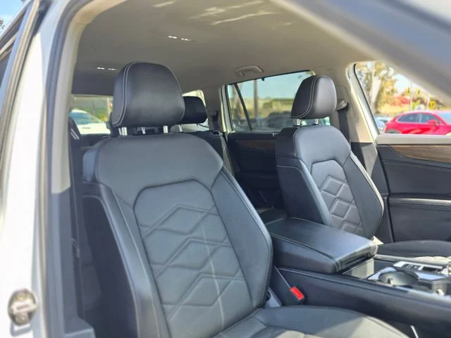 Used 2024  Volkswagen 2.0T SE w/Technology image 11