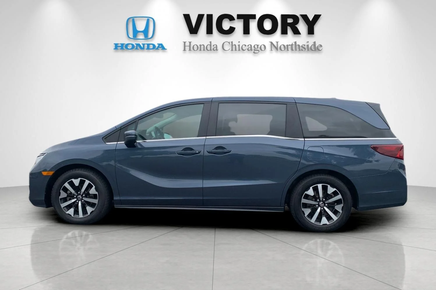 Certified Used 2025 Smoke Blue Pearl Honda EX-L image 2