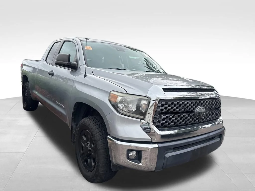 Used 2019 Silver Toyota SR5 image 7
