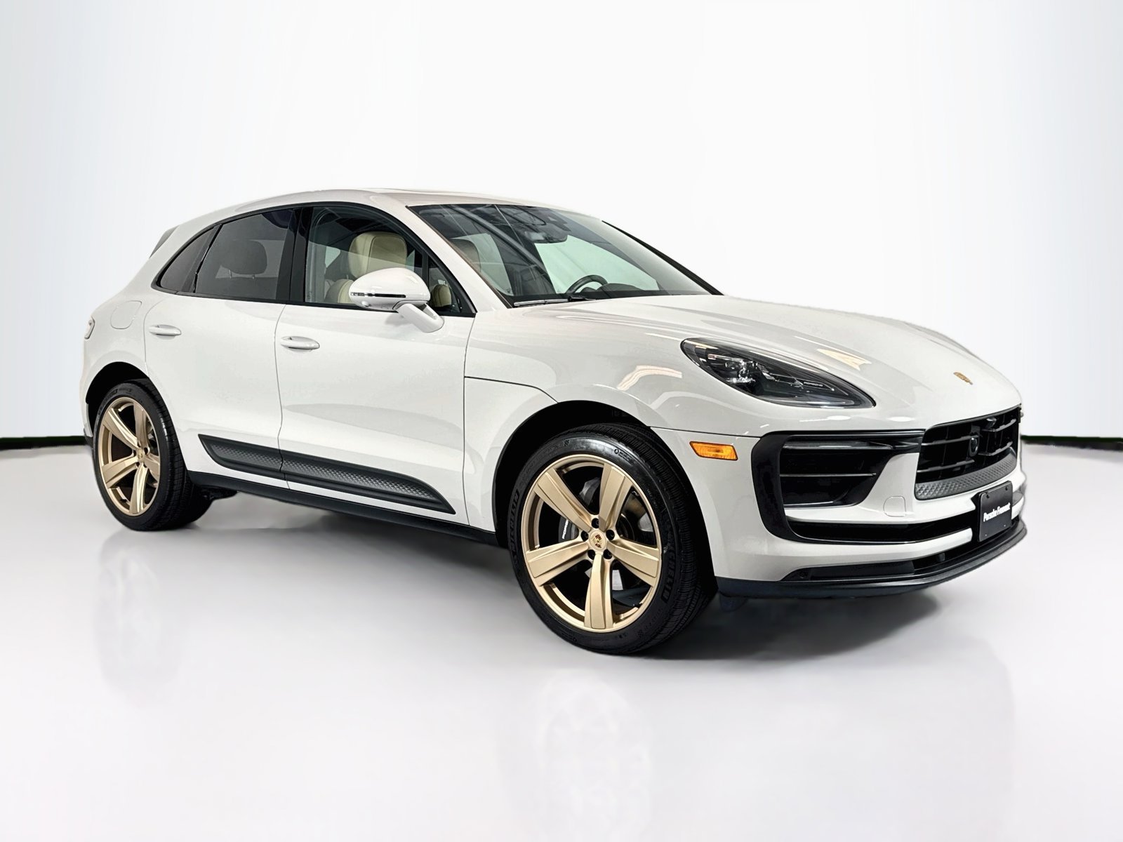 Used 2025 Chalk Porsche T image 7