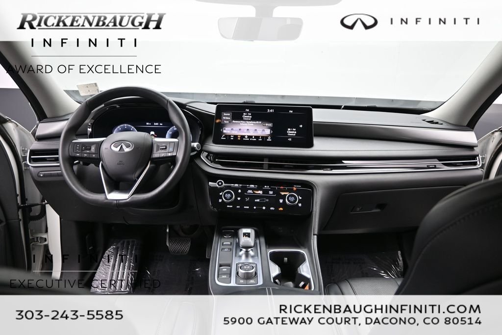Certified Used 2023 White INFINITI LUXE image 19