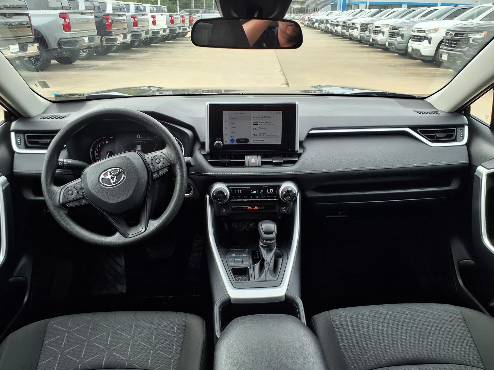 2025 Toyota RAV4 XLE - Photo 20