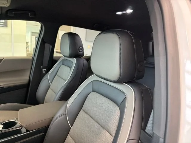 New 2027 Summit White Chevrolet LT image 13