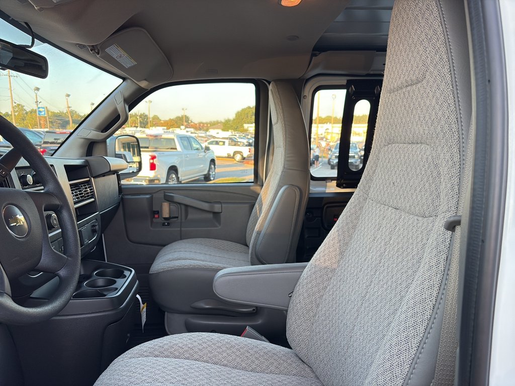 2025 Chevrolet Express Cargo Work Van - Photo 13