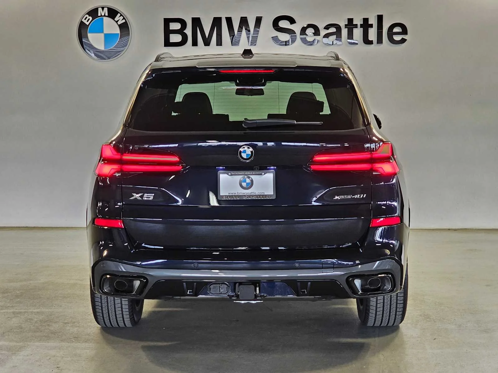 New 2026 Carbon Black Metallic BMW xDrive40i image 5