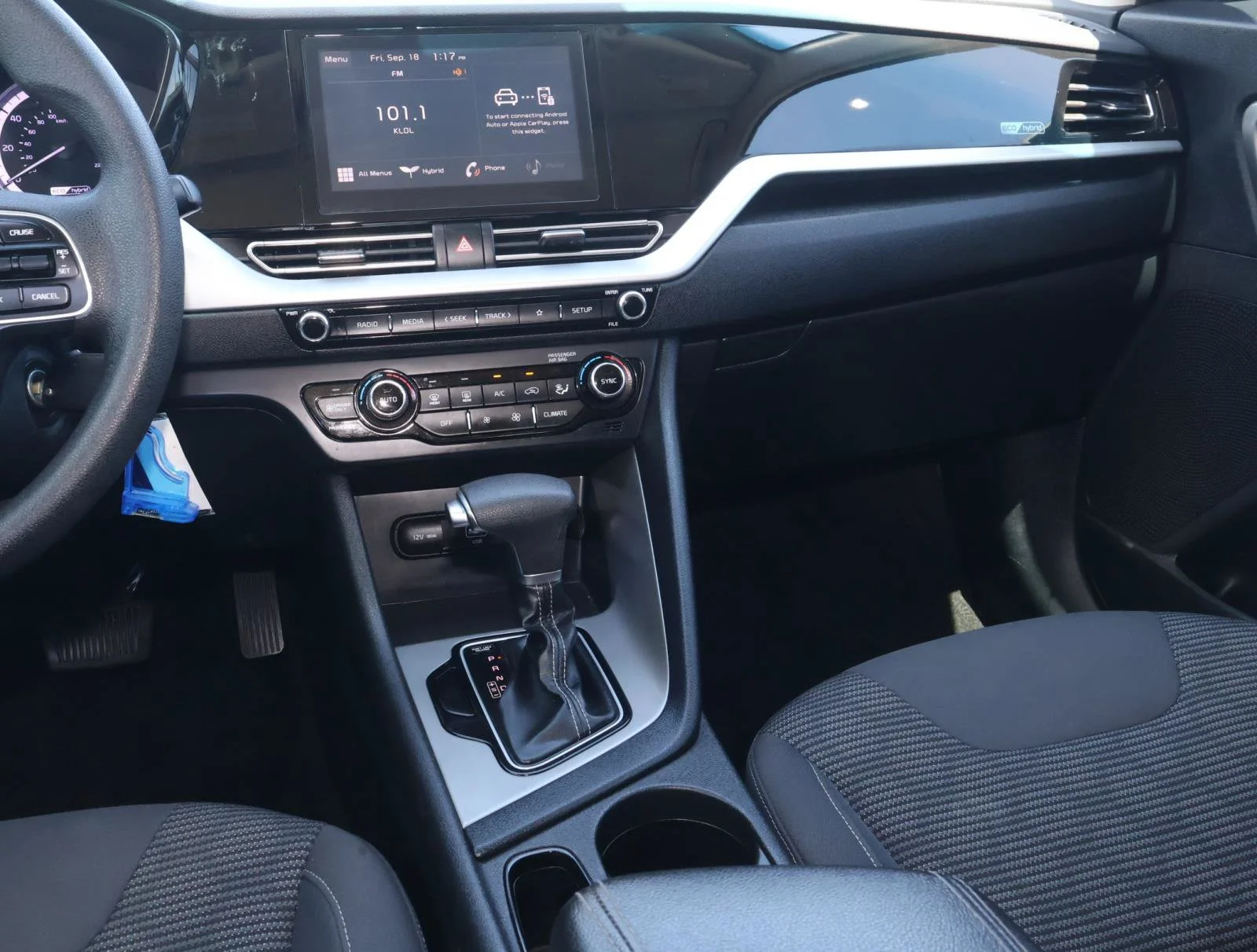 Used 2021 Snow White Pearl Kia LX image 10