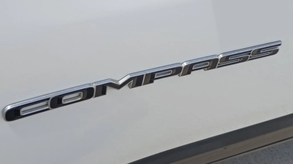 Used 2021 White Jeep Latitude image 14