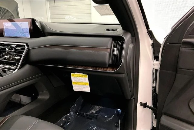 New 2026 Aspen White Tricoat Nissan SL image 38