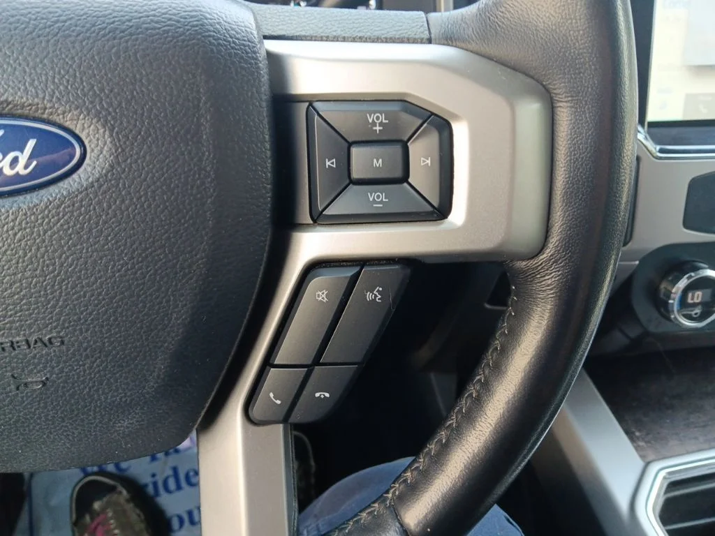 Used 2022 Star White Metallic Tri-Coat Ford Lariat image 21