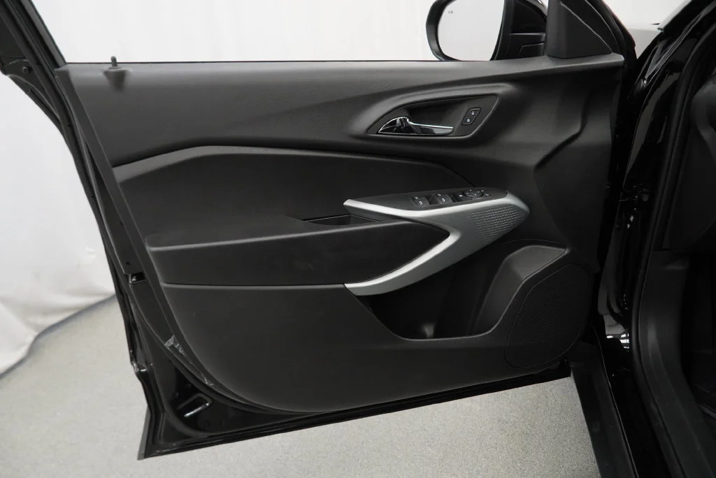 New 2026 Mosaic Black Metallic Chevrolet 1RS image 29