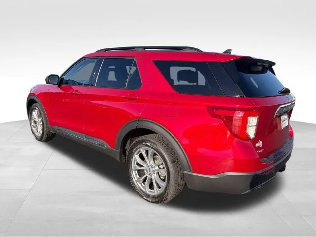 Used 2023 Red Ford XLT image 3