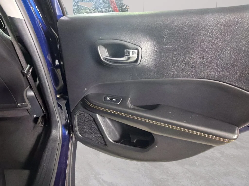 Used 2018  Jeep Limited image 32