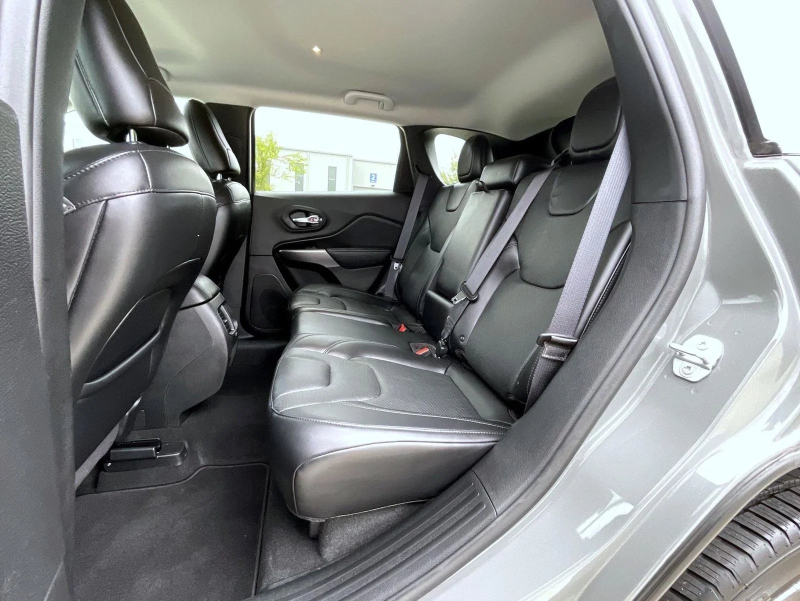 Used 2019 Gray Jeep Limited image 20
