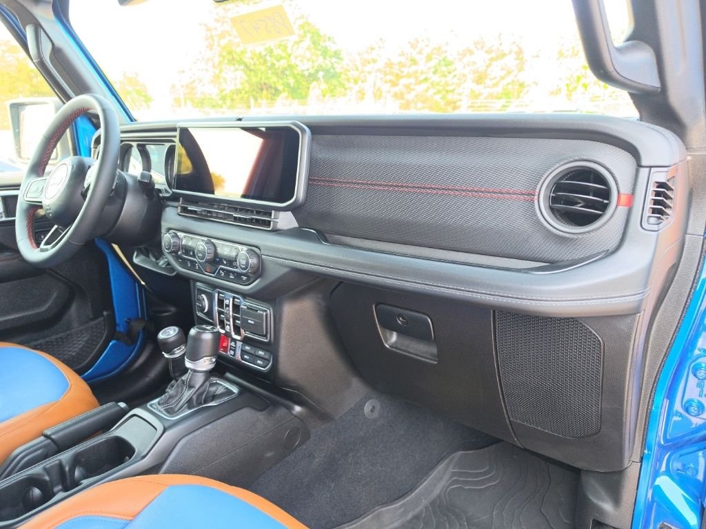 Used 2024 Blue Pearl Jeep Rubicon image 24