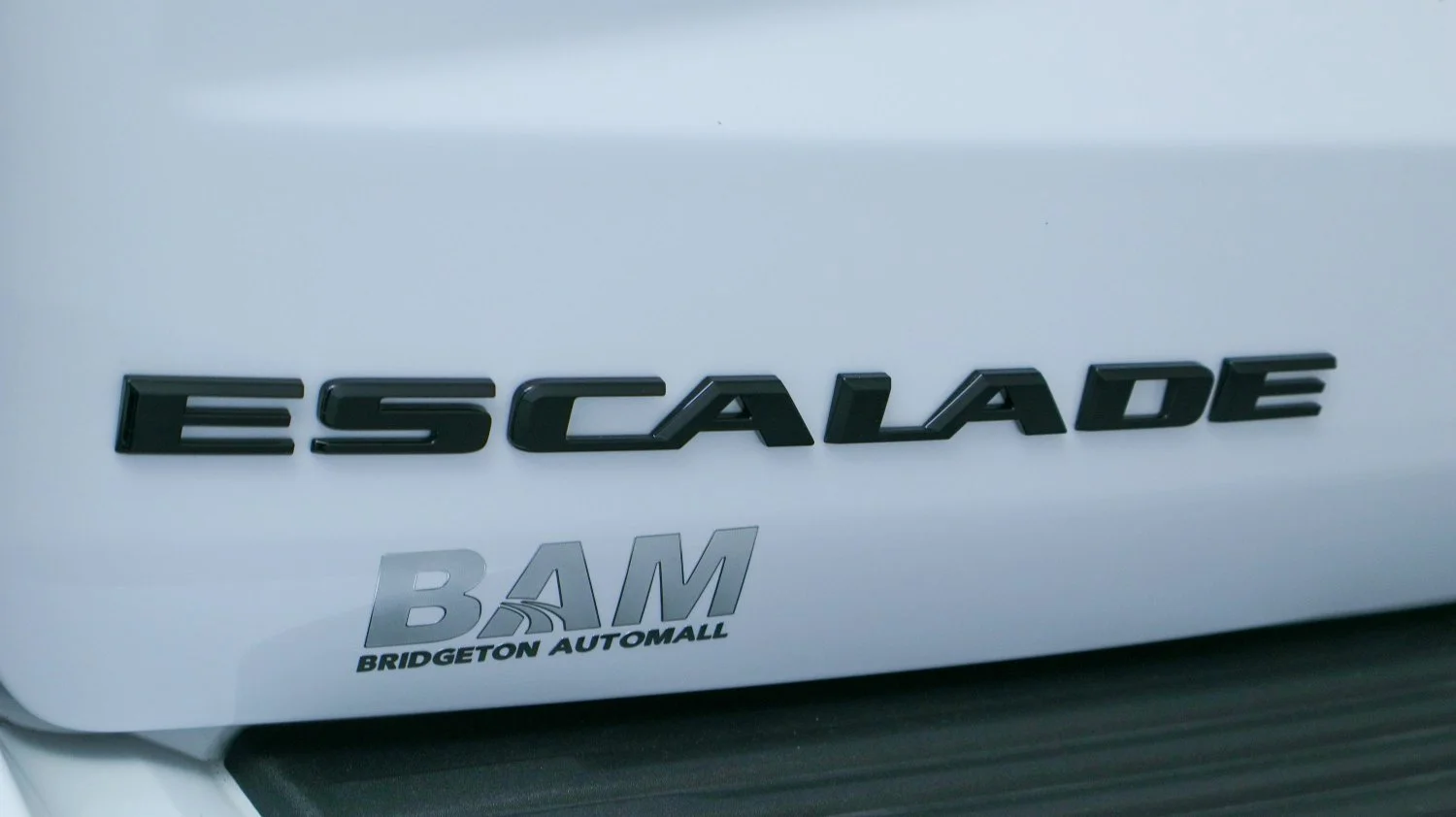 Used 2026 Vibrant White Tricoat Cadillac Platinum Sport image 39