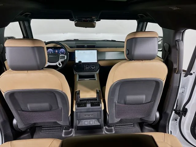 New 2026 White Land Rover X-Dynamic SE image 23