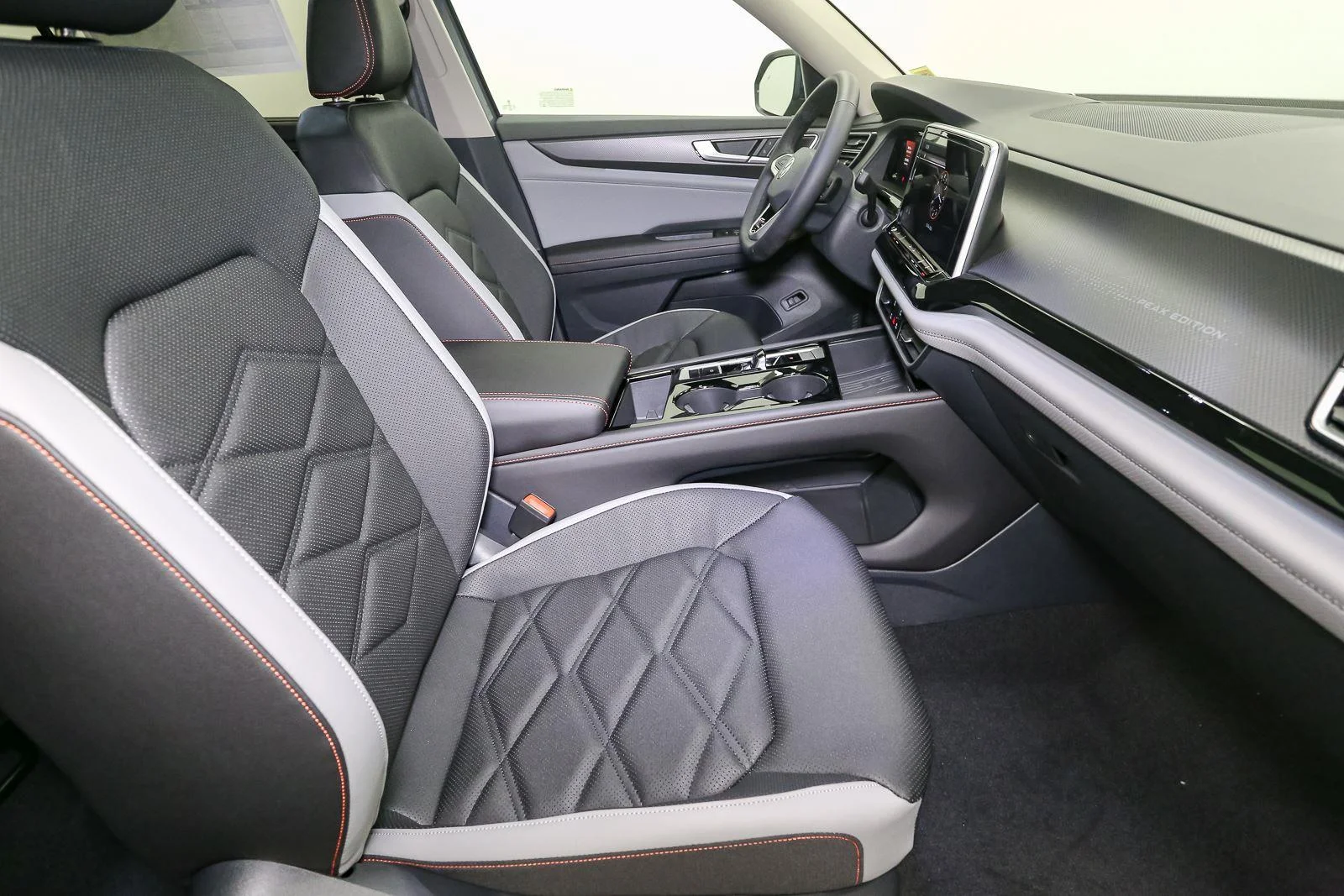 New 2026 Avocado Green Pearl Volkswagen 2.0T Peak Edition image 15