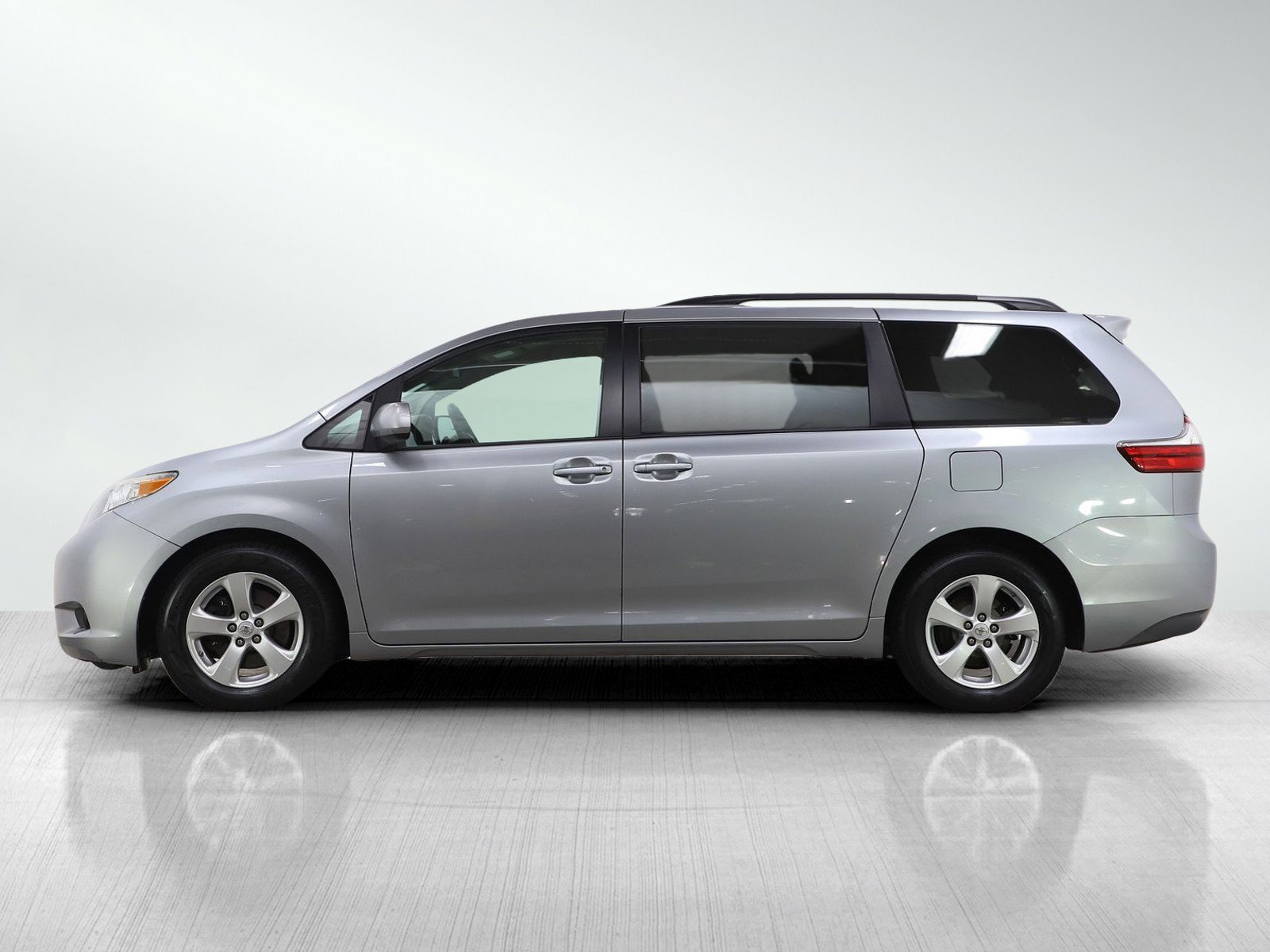 Used 2015 Toyota Sienna LE with VIN 5TDKK3DC3FS606469 for sale in Burnsville, Minnesota