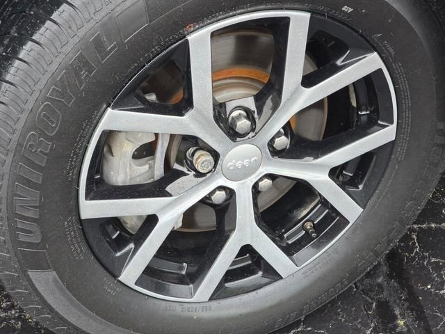 Used 2024 Baltic Gray Metallic Clearcoat Jeep Limited image 24