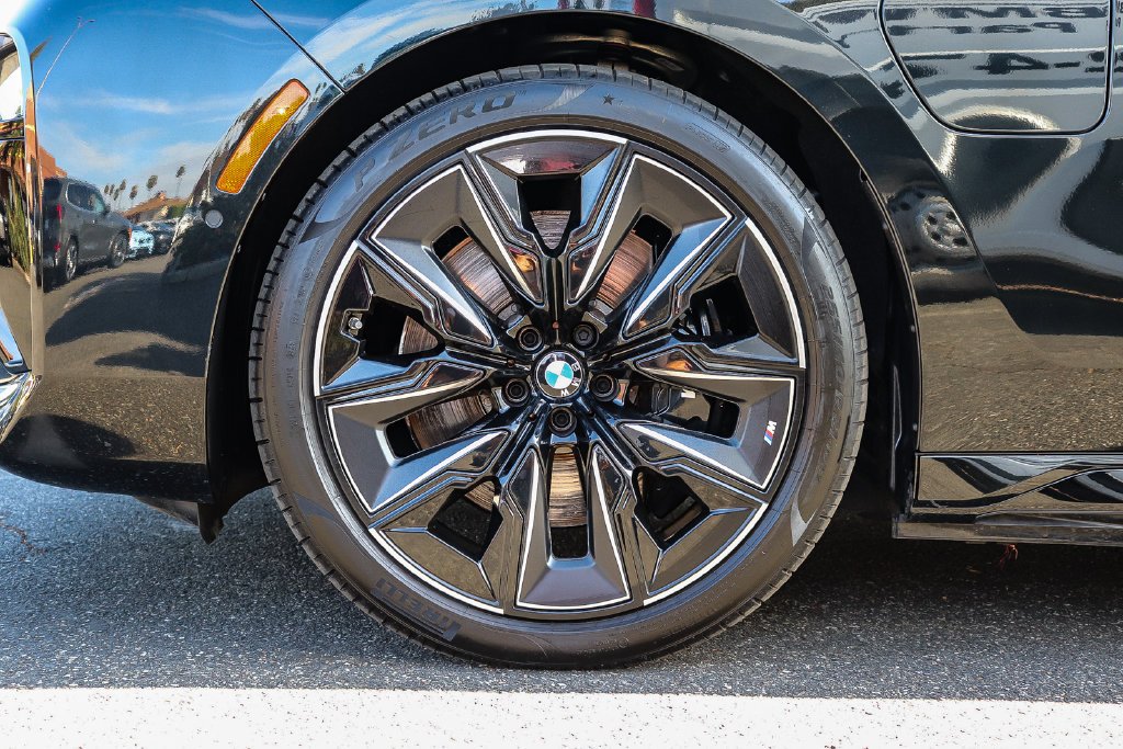 Used 2026 Black Sapphire Metallic BMW 750e xDrive image 9