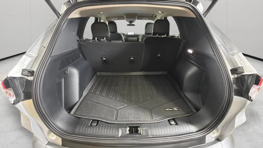 Used 2020 Silver Ford SEL image 28