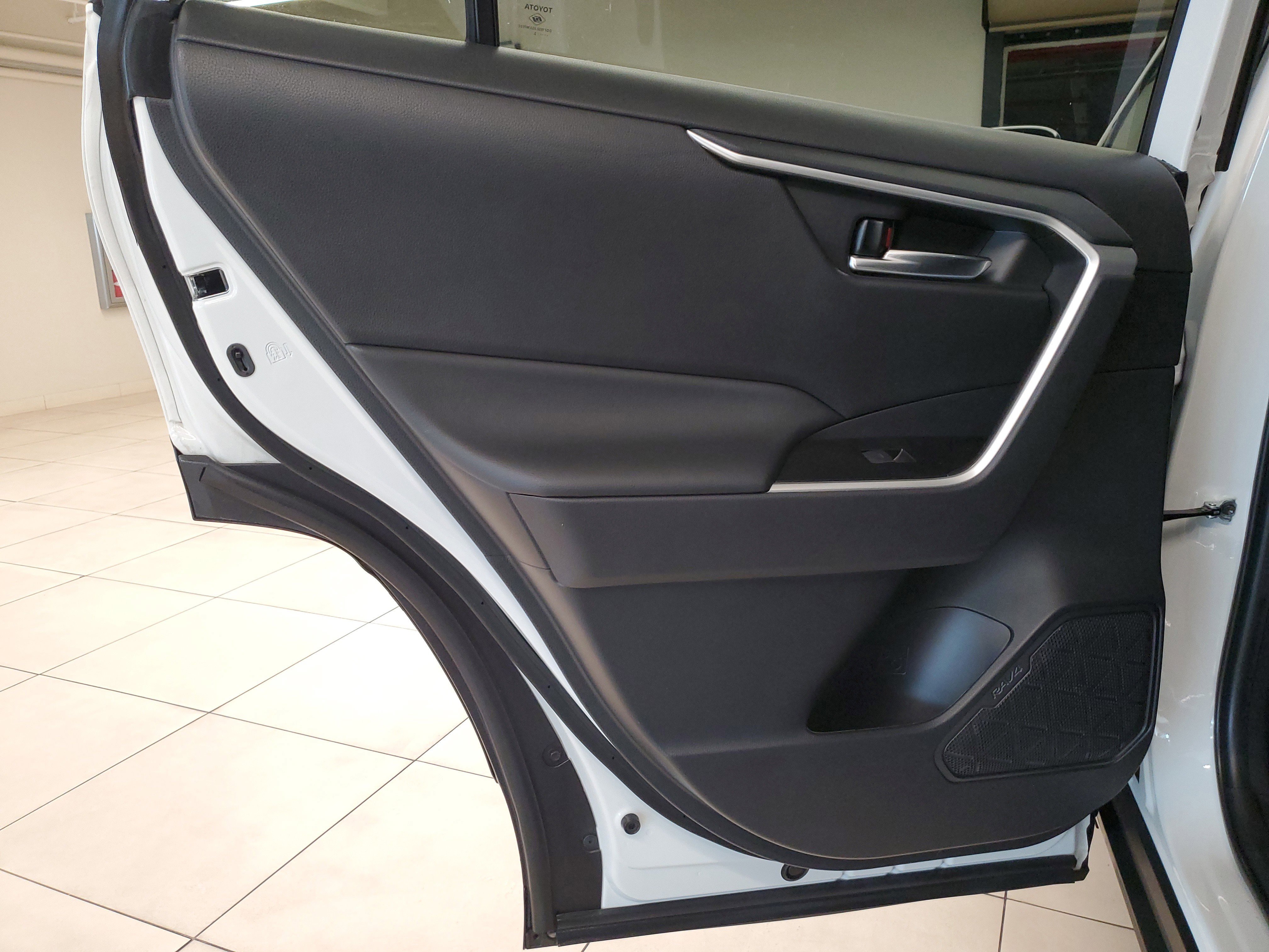 Used 2023 Ice Toyota XLE image 16
