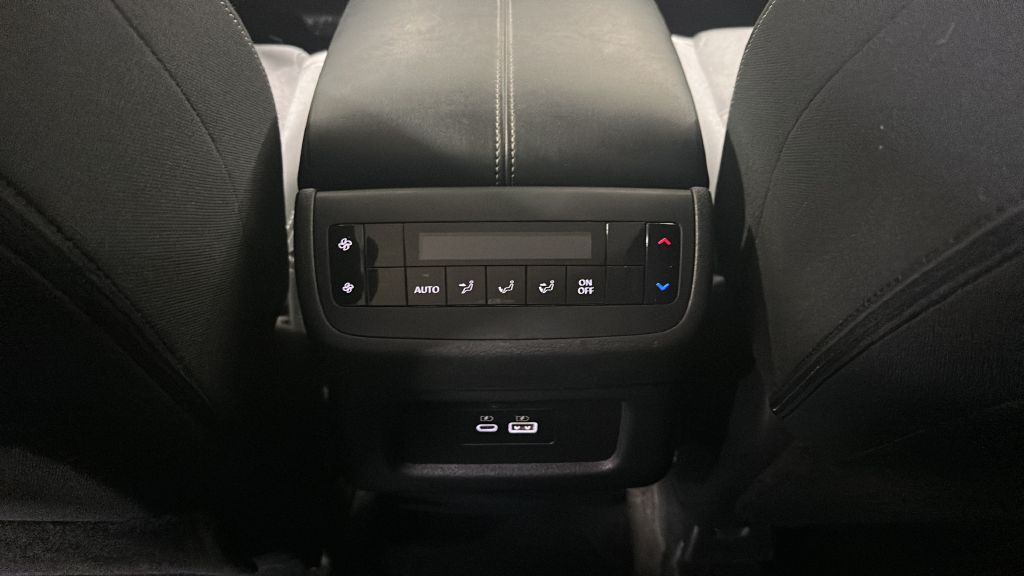 Used 2025 Glacier White Nissan SV image 17