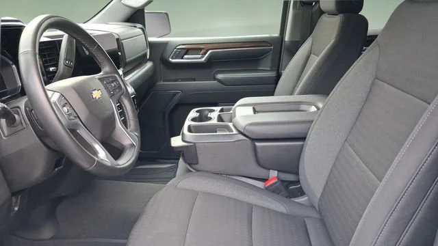 2024 Chevrolet Silverado 1500 LT - Photo 9