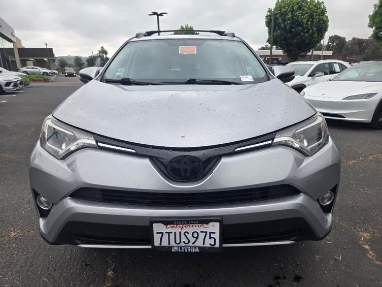 Used 2016 Silver Toyota XLE image 7