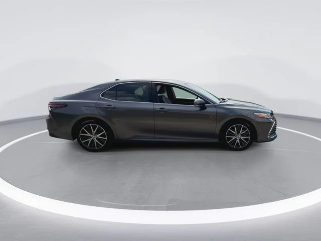 Used 2024  Toyota XLE image 12