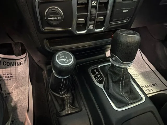 Used 2020 Silver Jeep Unlimited Sahara image 24