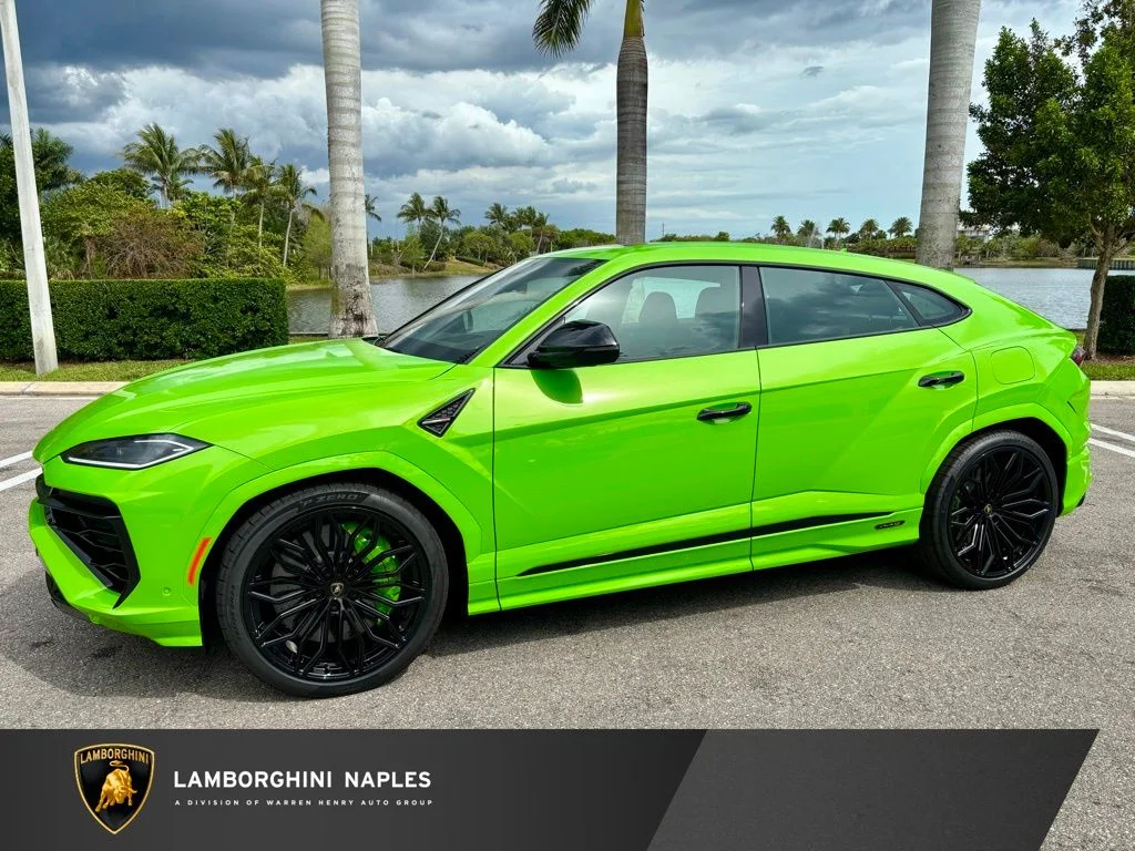 2026 Lamborghini Urus SE's photo