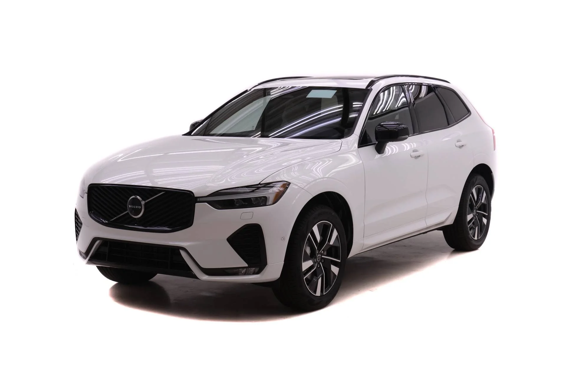 2026 Volvo XC60 B5 Plus Dark AWD's photo