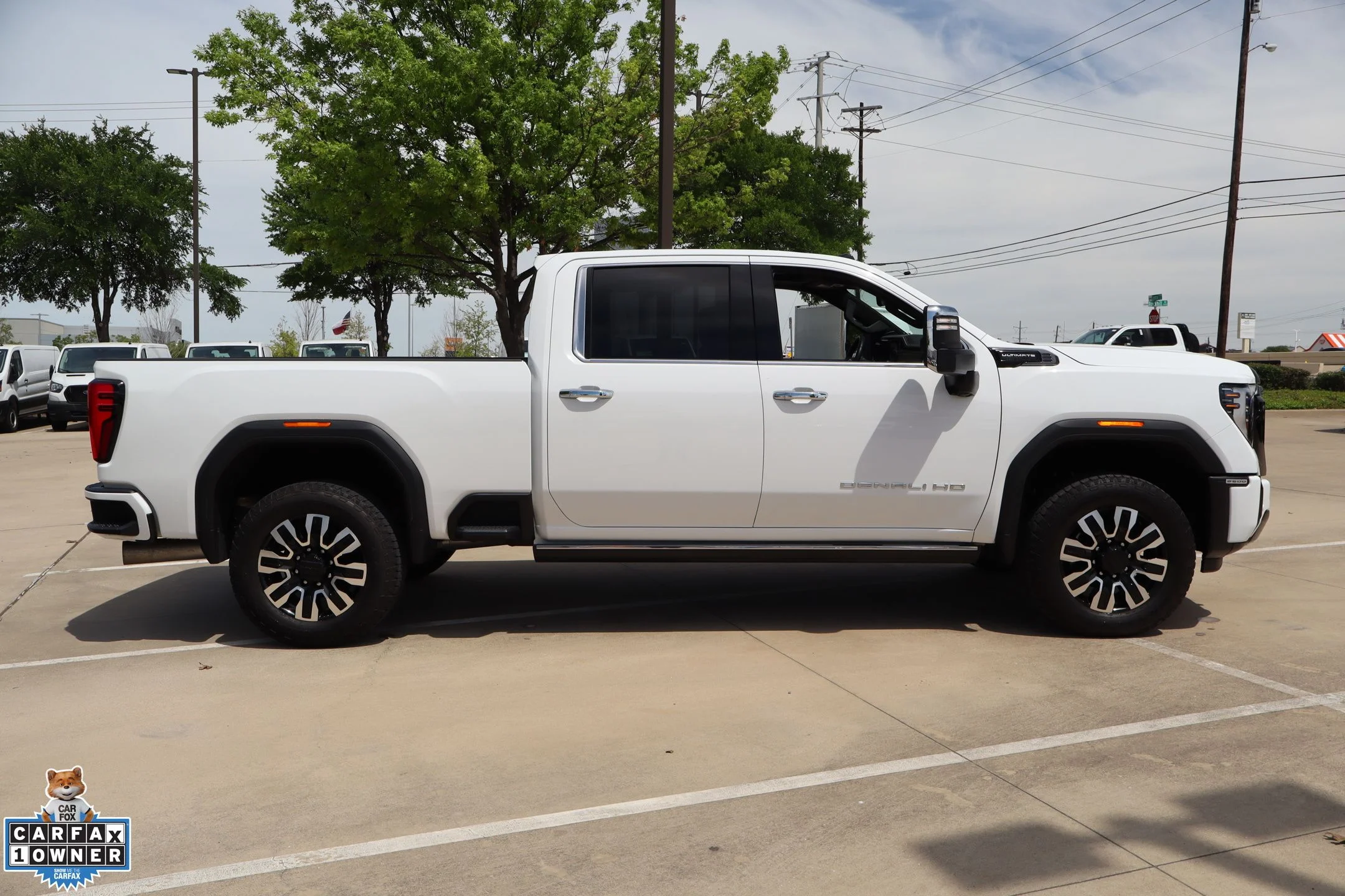 Used 2025 White GMC Denali Ultimate image 2