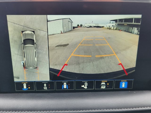 2022 Chevrolet Suburban Z71 - Photo 16