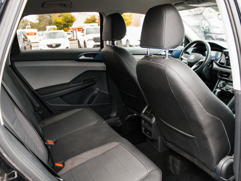 Used 2024 Deep Black Pearl Volkswagen SE image 27