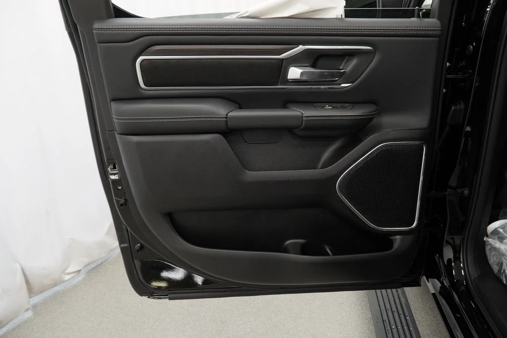 New 2027 Diamond Black Crystal Pearl-Coat Exterior Paint RAM Laramie image 28