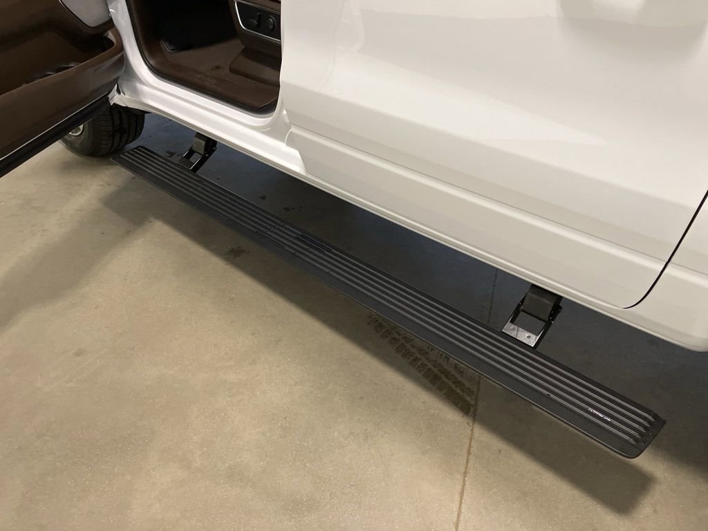 New 2026 Bright White Clear-Coat Exterior Paint RAM Laramie image 31