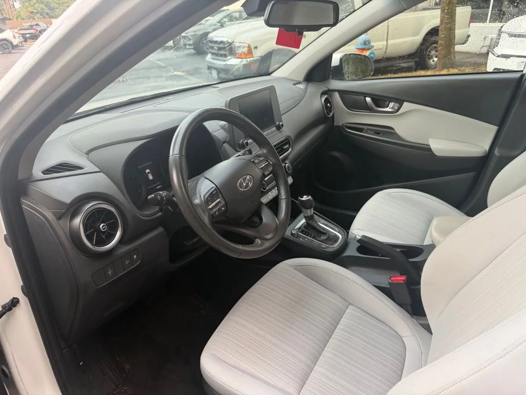 Used 2022 Lunar White Hyundai SEL image 13