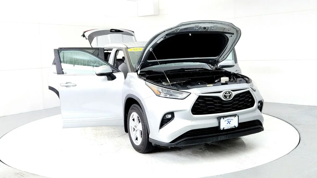 Used 2023 Silver Toyota LE image 9