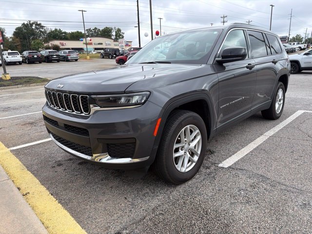 Used 2024 Gray Jeep Laredo image 3