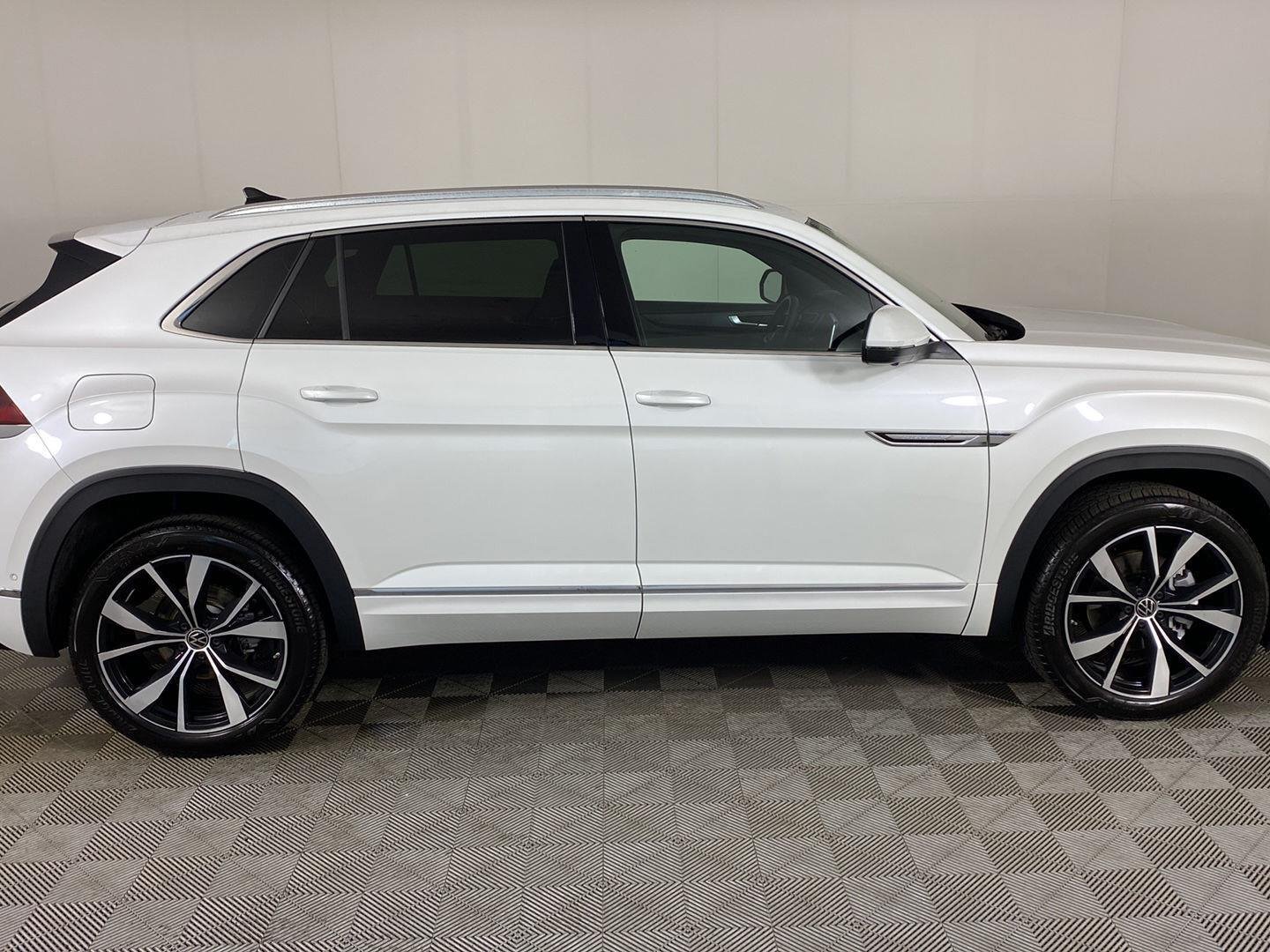 Used 2026 opal white pearl Volkswagen 2.0T SEL Premium R-Line image 2