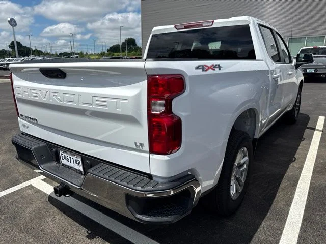 Used 2026 Summit White Chevrolet LT image 4