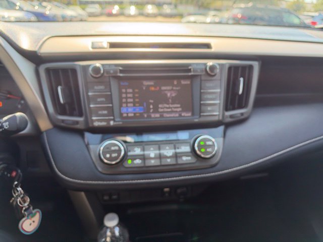Used 2015 Super White Toyota XLE image 10
