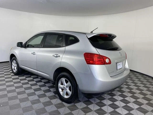 Used 2010 Silver Nissan S image 6
