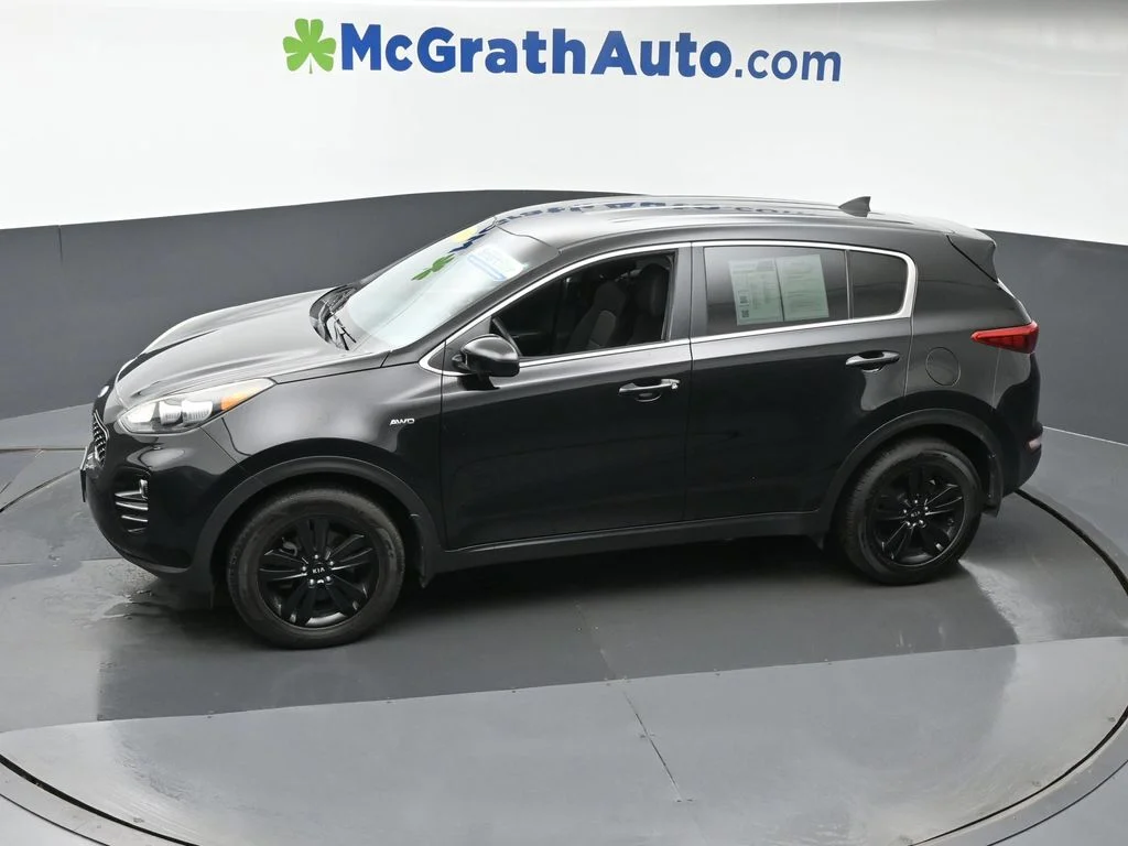 Used 2017 Red Kia LX image 21