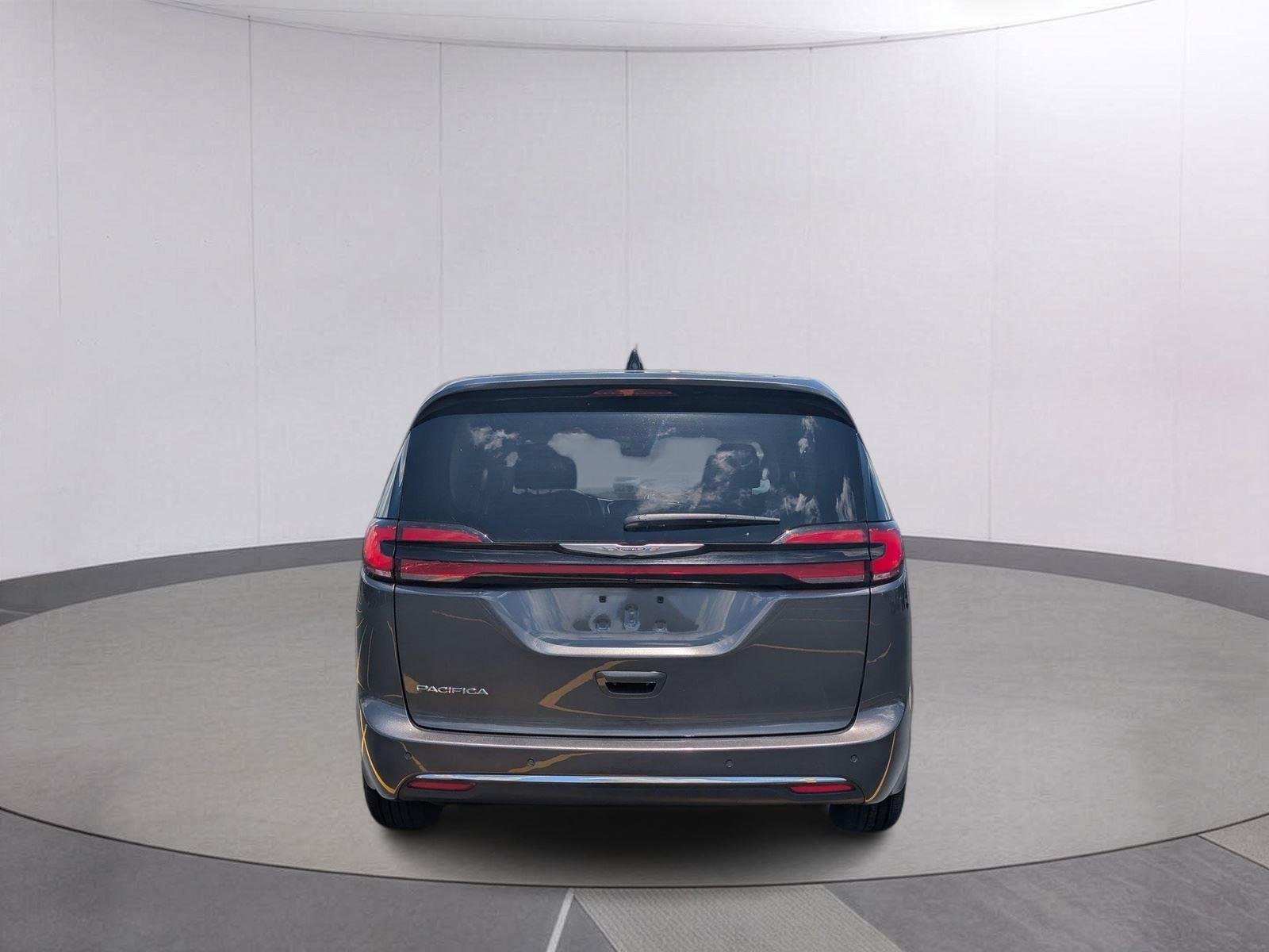 Used 2023 Granite Crystal Metallic Clearcoat Chrysler Touring L image 4